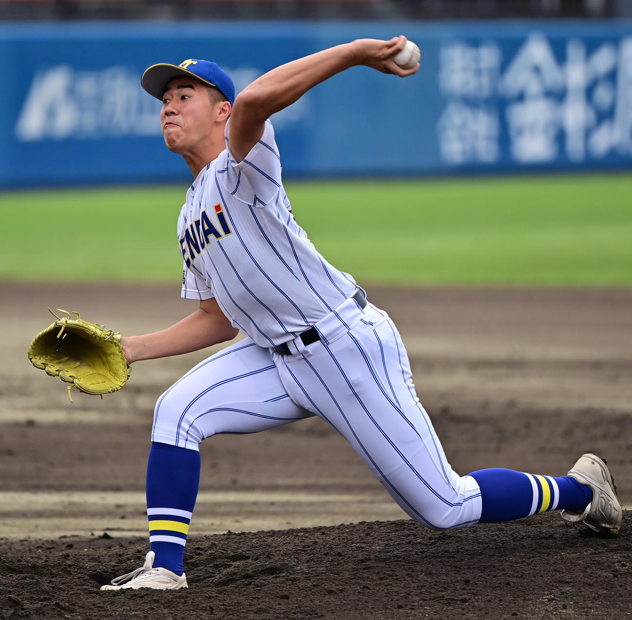 専大松戸対健大高崎　3回から2番手で登板する健大高崎・下重（撮影・清水貴仁）