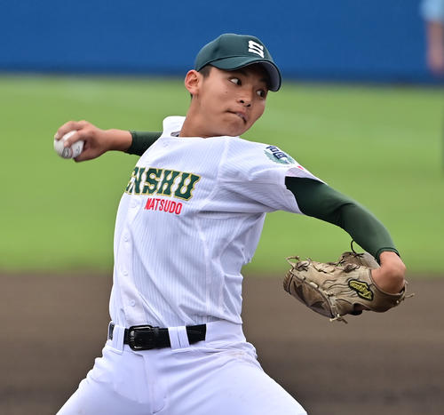 専大松戸対健大高崎　6回途中から登板する専大松戸・門倉（撮影・清水貴仁）