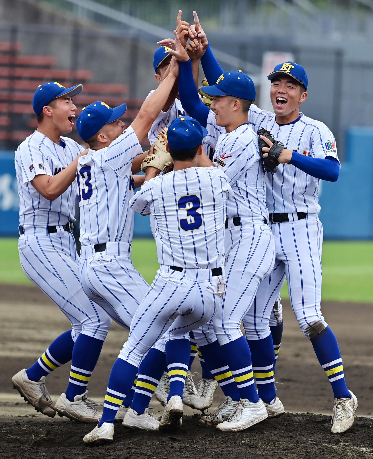 専大松戸対健大高崎　優勝を喜ぶ健大高崎ナイン（撮影・清水貴仁）
