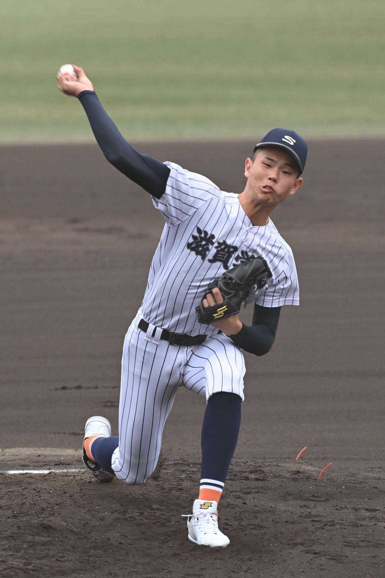 滋賀学園対智弁和歌山　滋賀学園先発の長崎（撮影・滝沢美穂子）