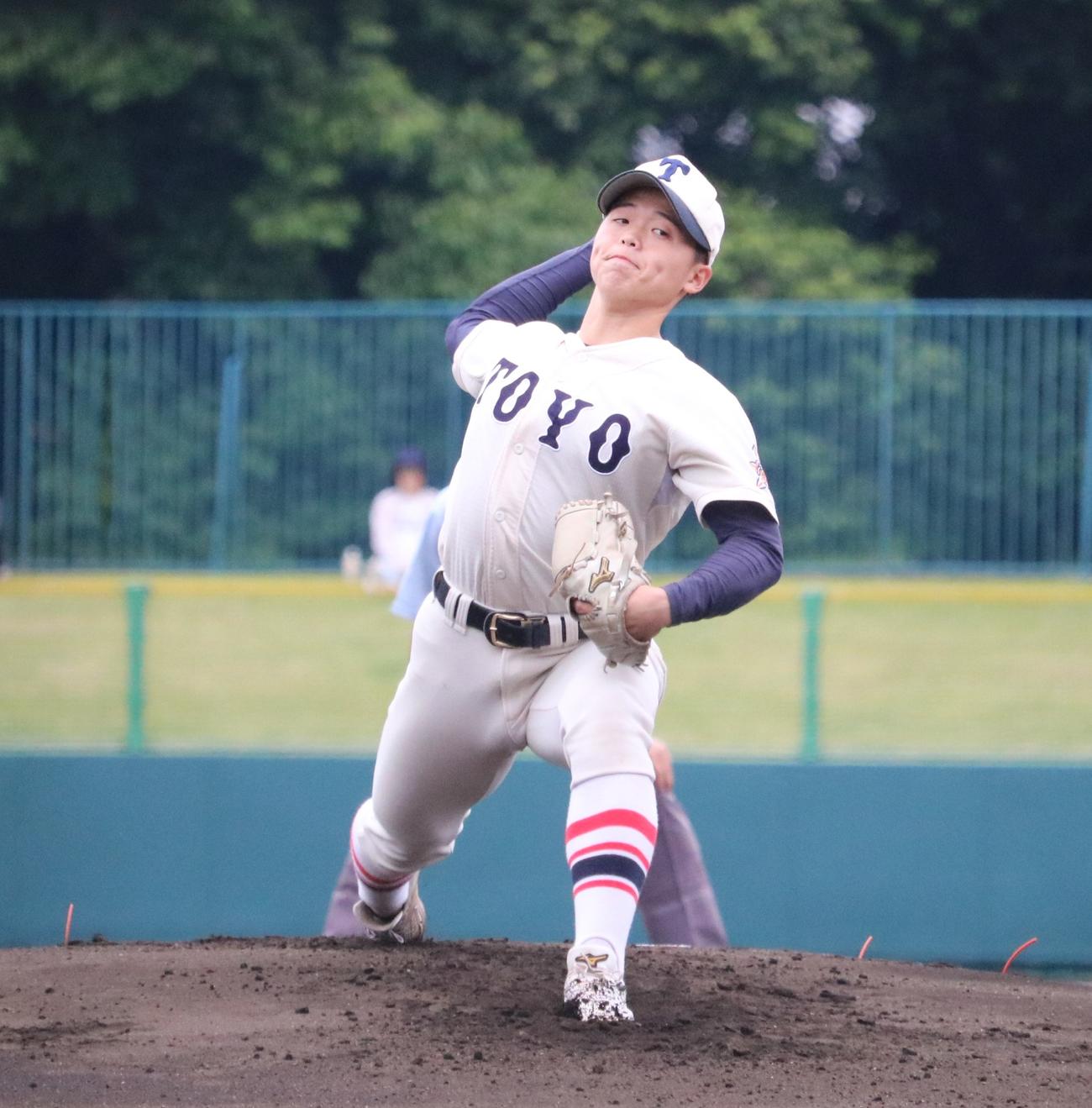 東洋大姫路先発の木下（撮影・林亮佑）