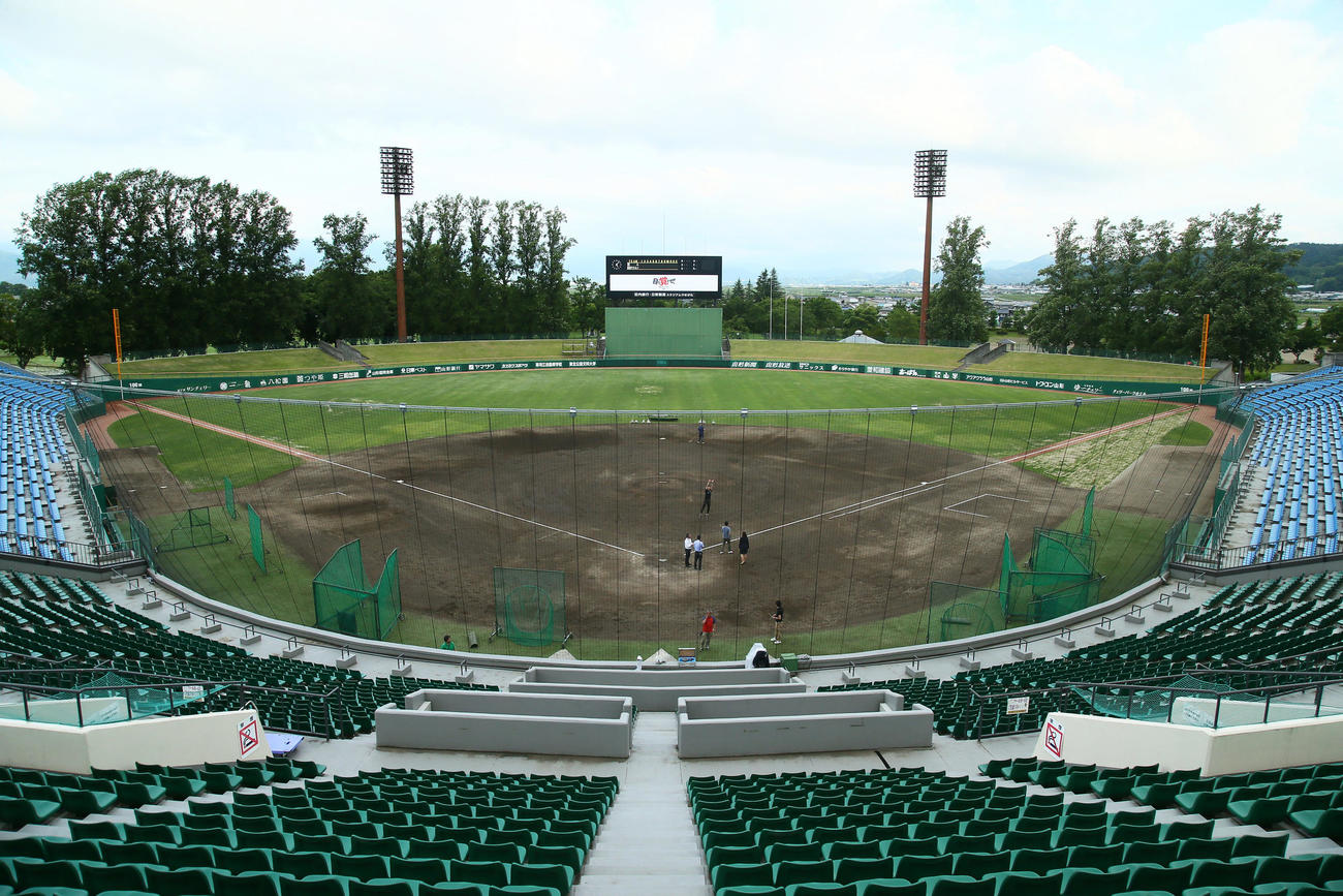 ヤマリョースタジアム山形（2017年6月26日撮影）