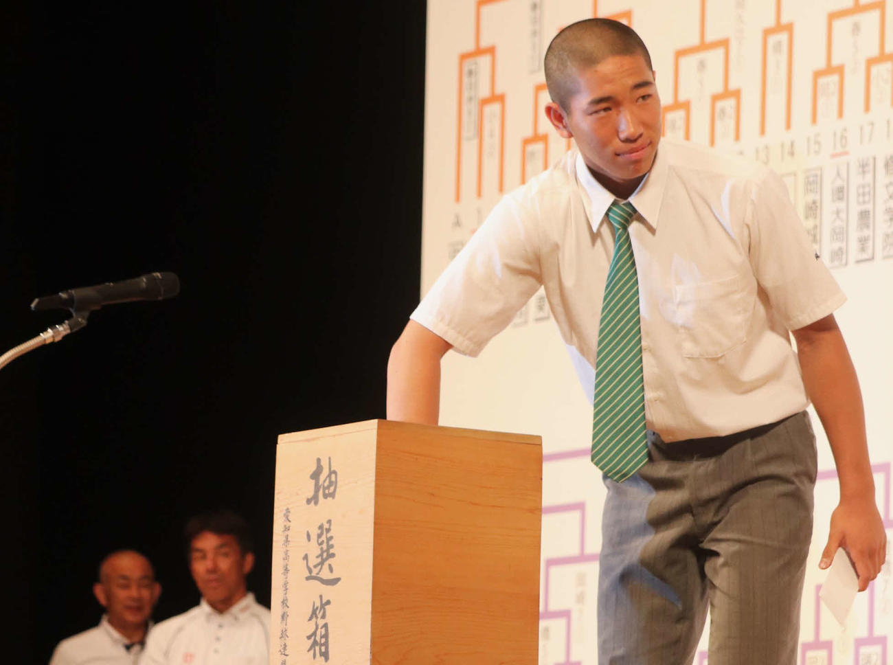 愛知大会の抽選会に臨んだ、名古屋たちばな主将・浅井（撮影・中島麗）