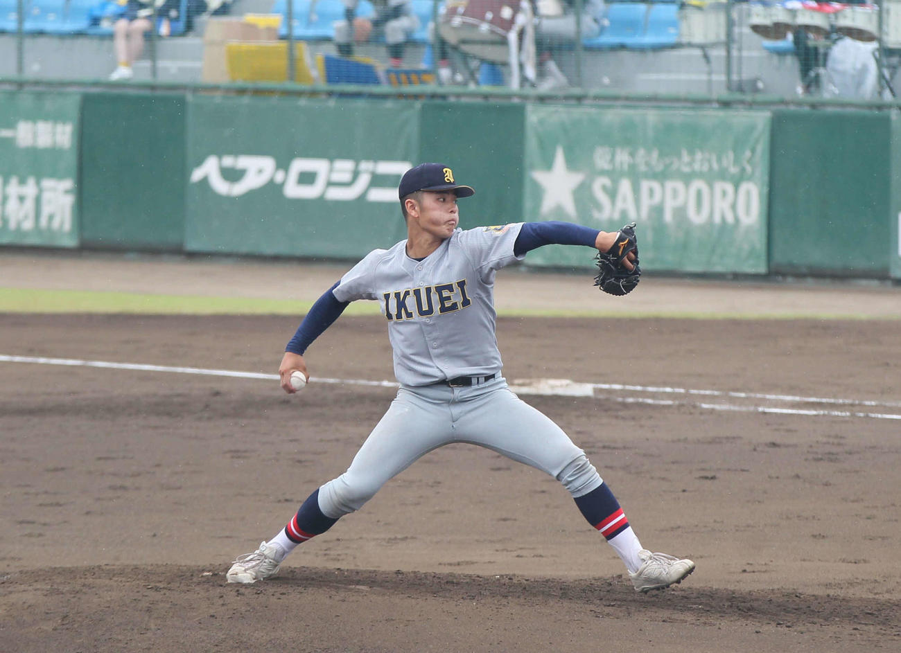 仙台育英対八戸学院光星　2番手でマウンドに上がった仙台育英・刀祢（撮影・高橋香奈）