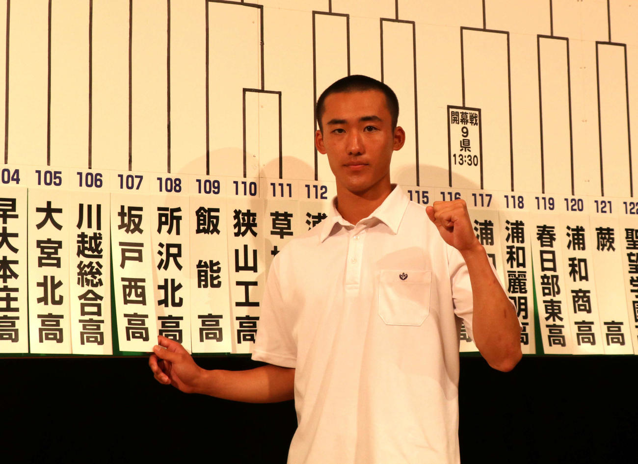 107回大会の選手宣誓を務める坂戸西・金子主将は囲み取材で笑顔を見せる（撮影・山本佳央）