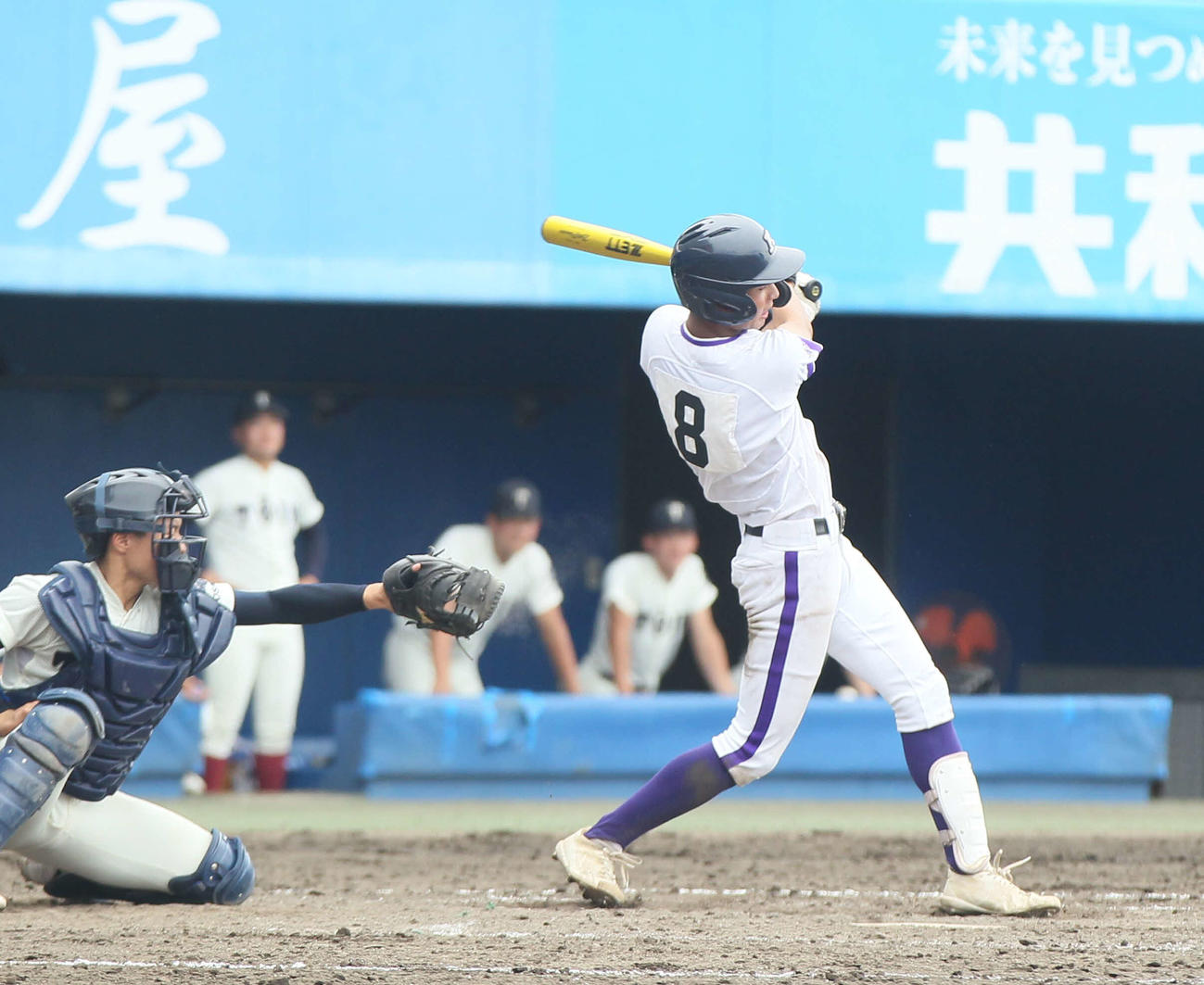金足農対大阪桐蔭　3回1死二塁で中前適時打を放った金足農・高橋孝（撮影・高橋香奈）