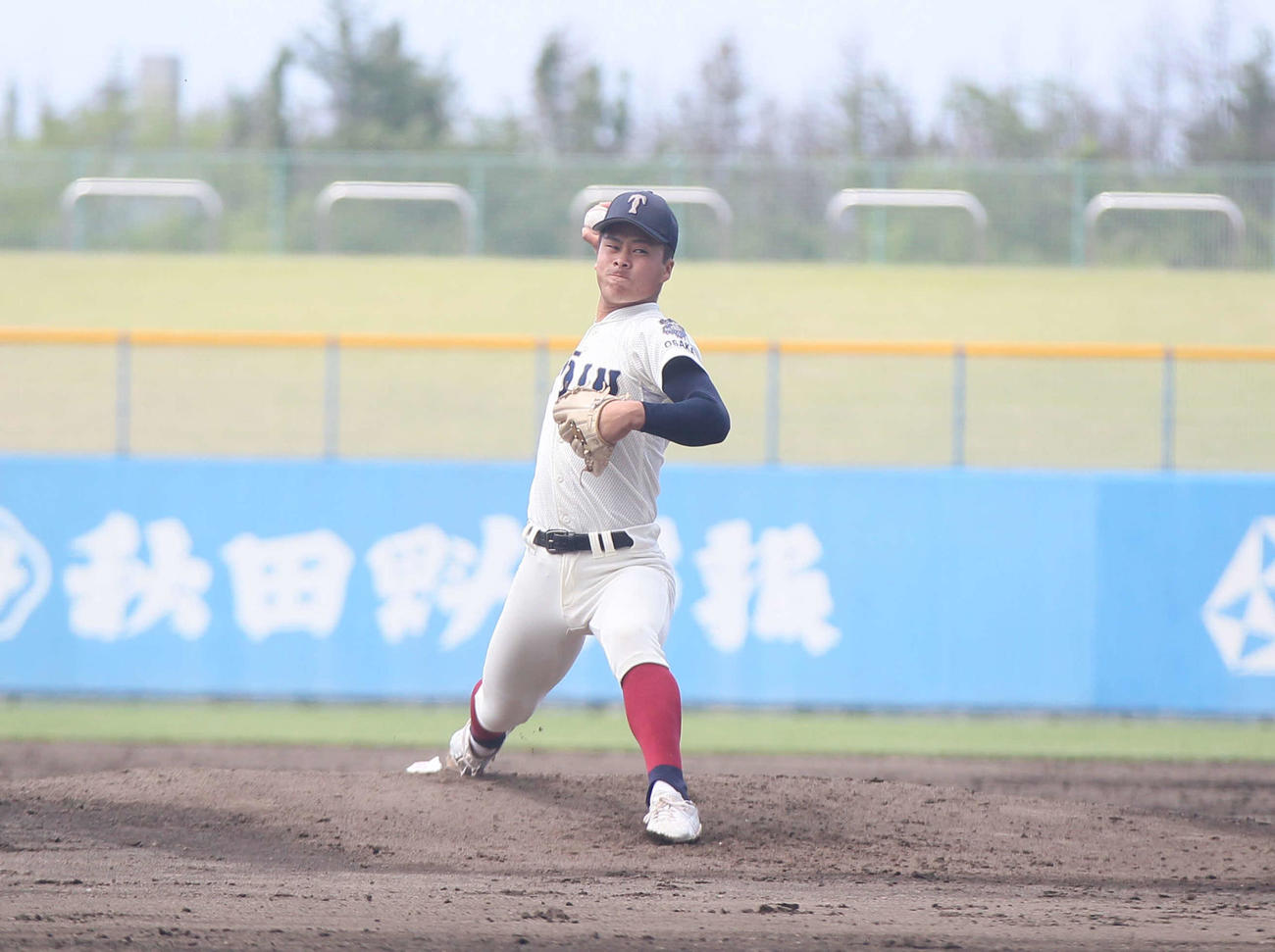 金足農対大阪桐蔭　先発のマウンドに上がった大阪桐蔭・中野（撮影・高橋香奈）