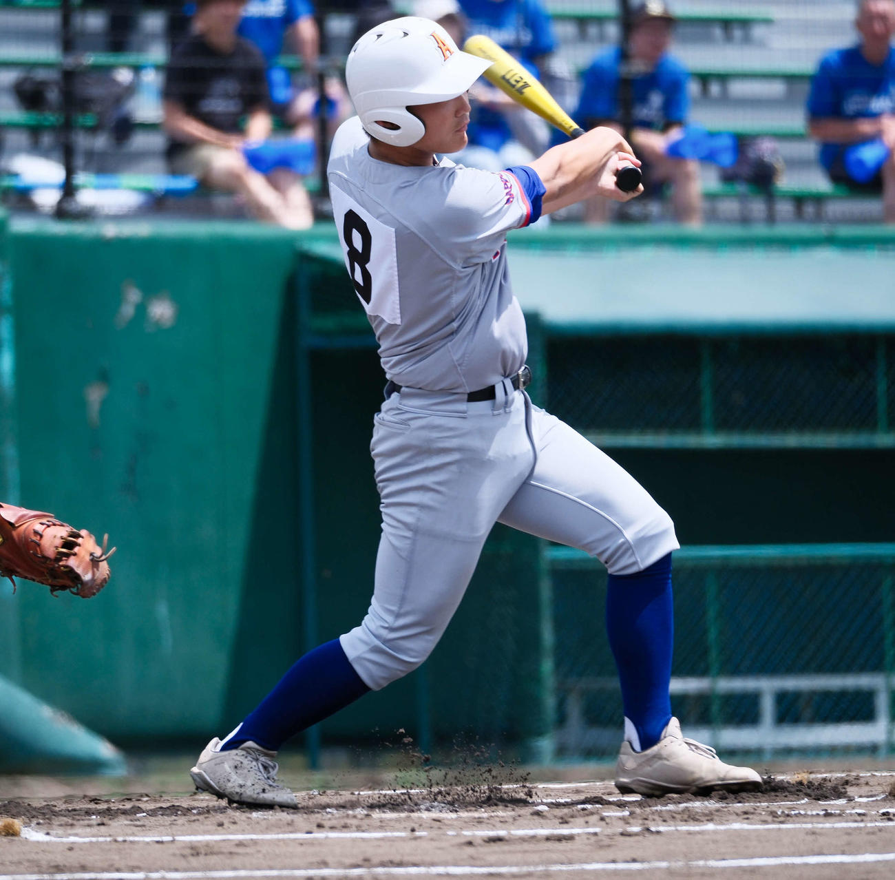 1回2死一、二塁から先制の中前適時打を放った札幌あすかぜの長岡主将