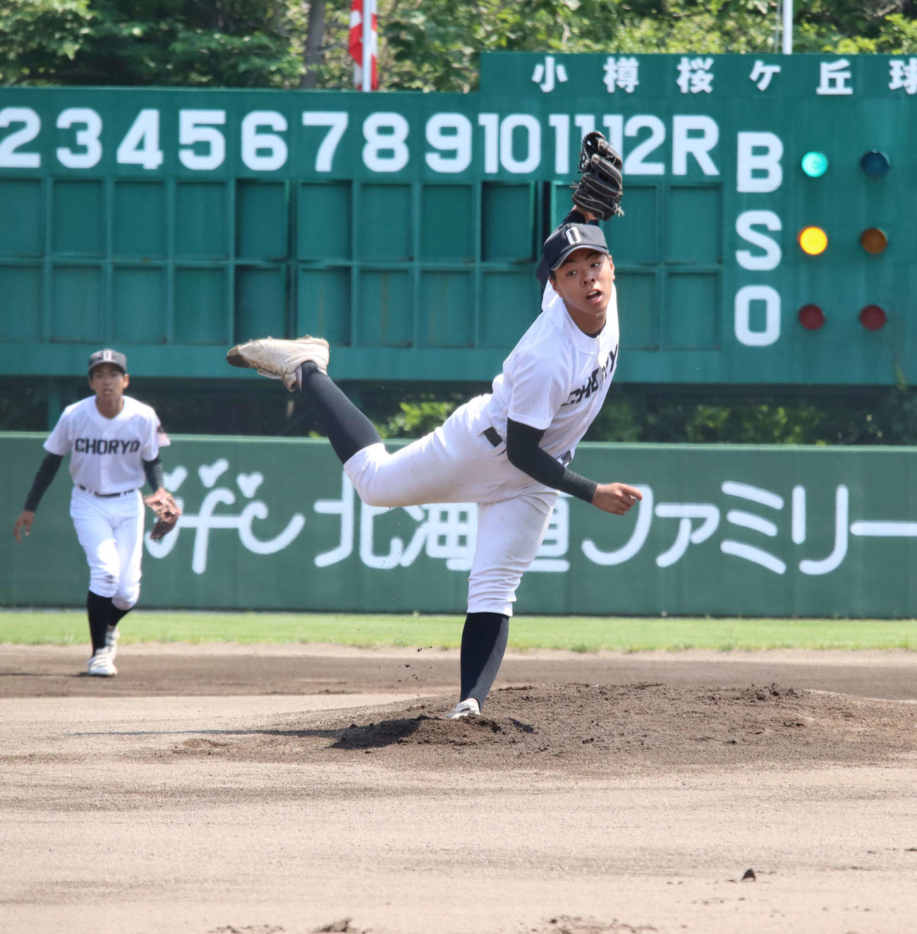公式戦初登板だった小樽潮陵の先発、斎藤（撮影・保坂果那）