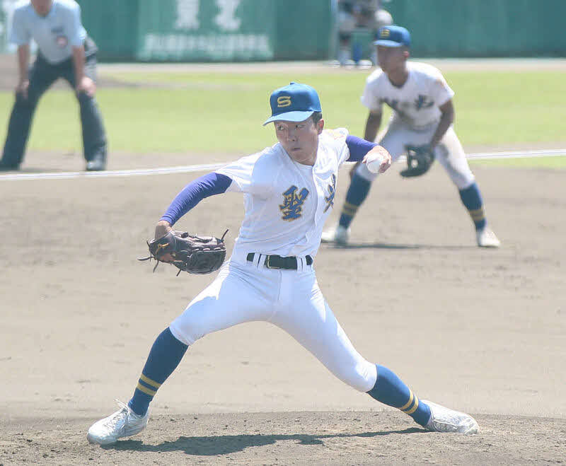今年6月の東北大会で力投する聖光学院・大嶋