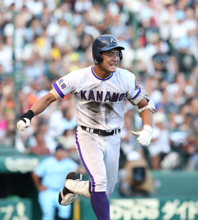 2018年夏の甲子園準々決勝・近江戦の9回、先頭打者で左前打を放った金足農・高橋佑輔