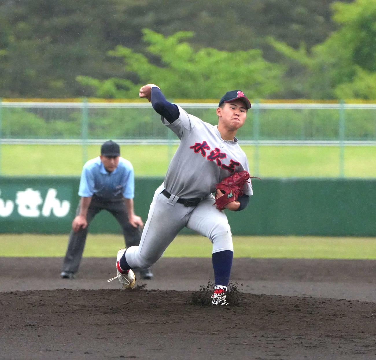 水沢工対盛岡誠桜　先発のマウンドに上がった水沢工・阿部（撮影・高橋香奈）