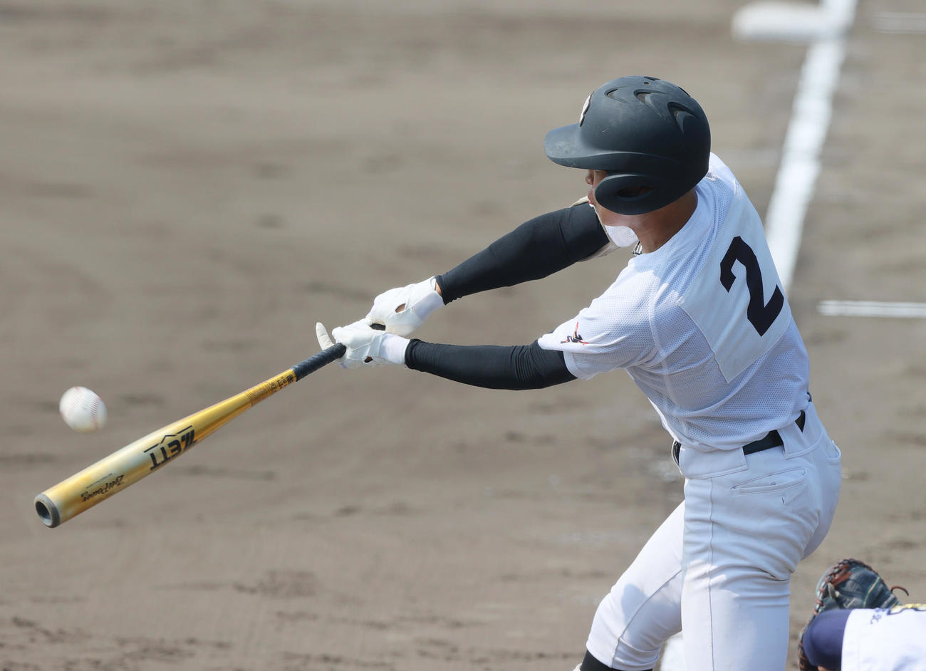 神戸北・伊川谷北・神戸学園都市対姫路南　1回裏姫路南2死二、三塁、奥川は左2点適時二塁打を放つ（撮影・上山淳一）