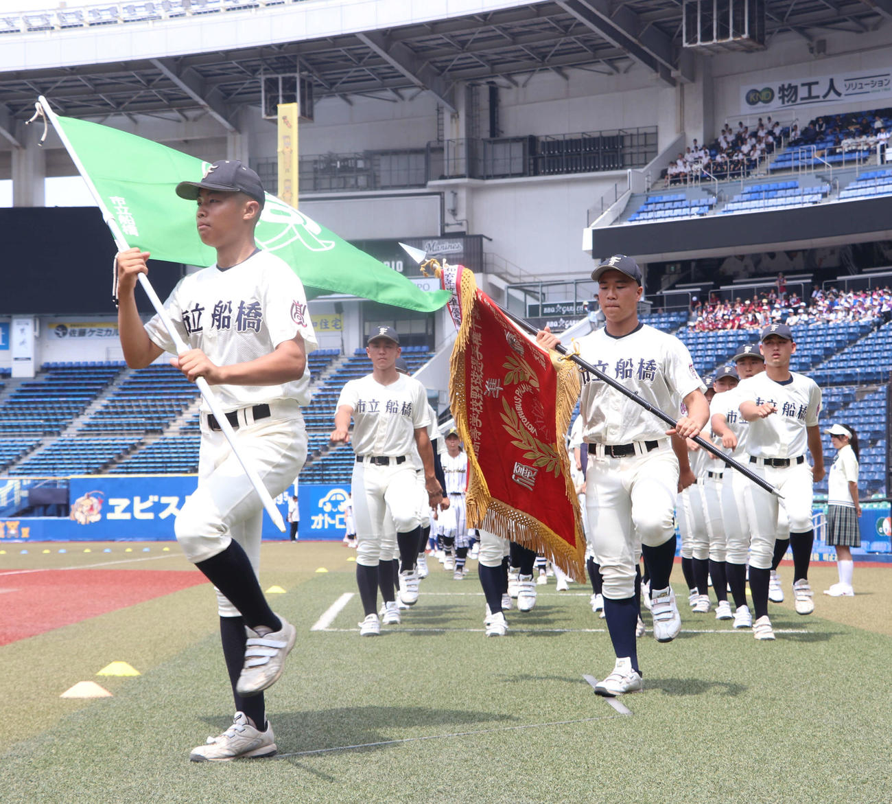 第107回高校野球千葉大会開会式　行進する市船橋ナイン（撮影・北村健龍）