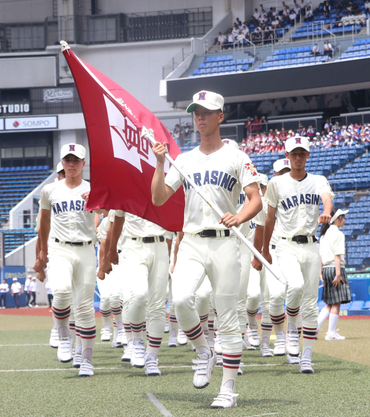 第107回高校野球千葉大会開会式　行進する習志野ナイン（撮影・北村健龍）