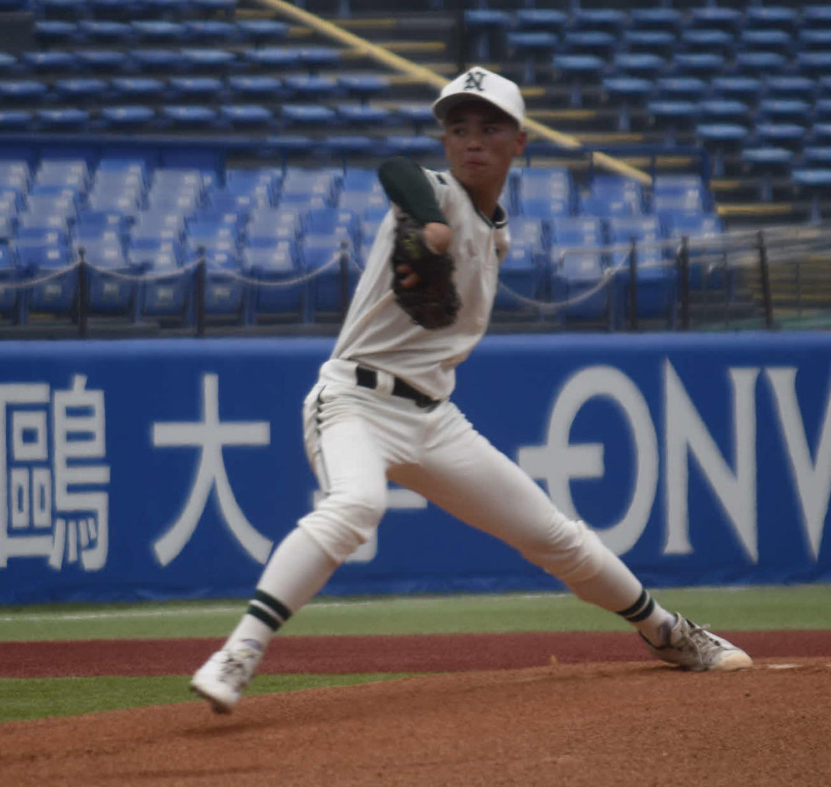 5回参考ながらノーヒットノーランを達成した二松学舎大付の川島（撮影・平山連）