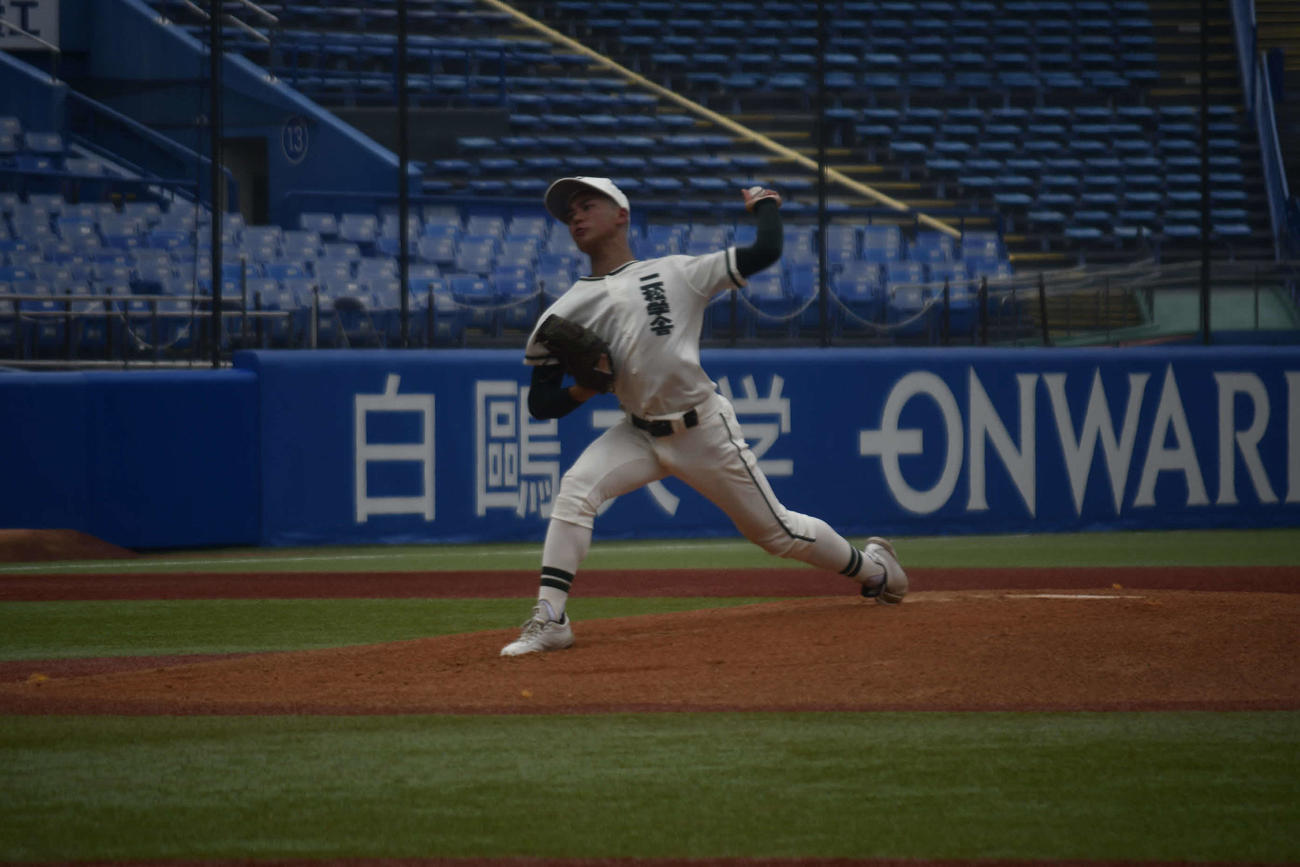 5回参考ながらノーヒットノーランを達成した二松学舎大付の川島（撮影・平山連）