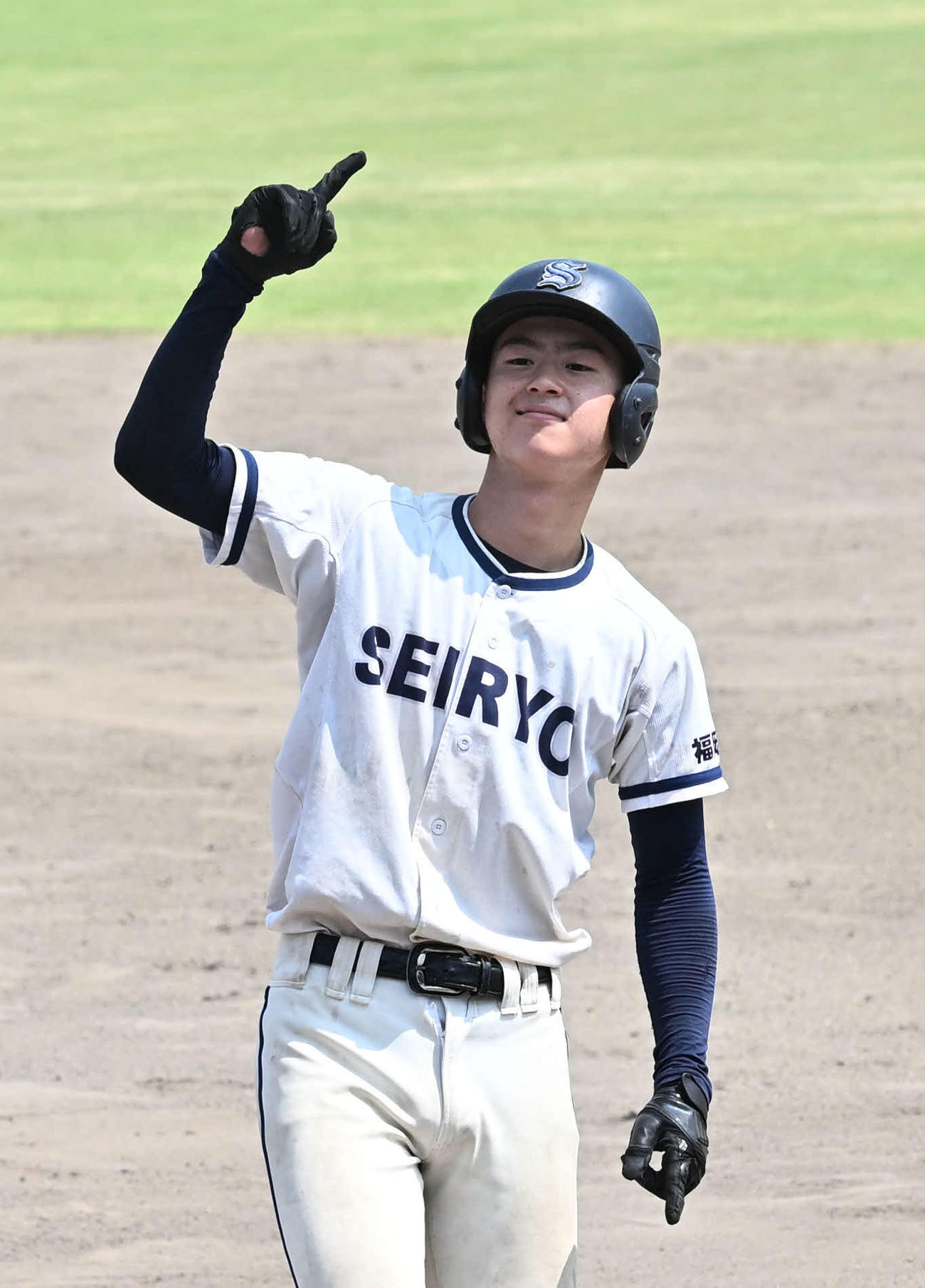 浮羽工対福岡西陵　6回裏福岡西陵1死三塁、中村は勝ち越しとなる適時打を放つ（撮影・林敢治）
