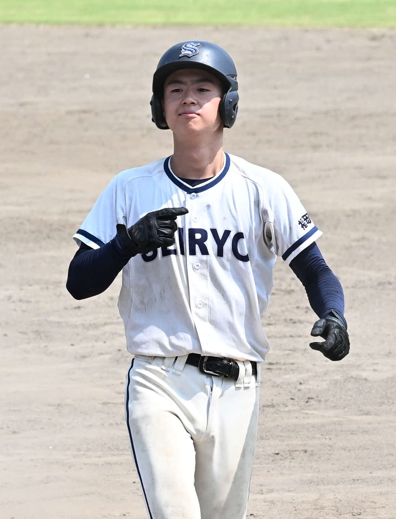 浮羽工対福岡西陵　6回裏福岡西陵1死三塁、中村は勝ち越しとなる適時打を放つ（撮影・林敢治）