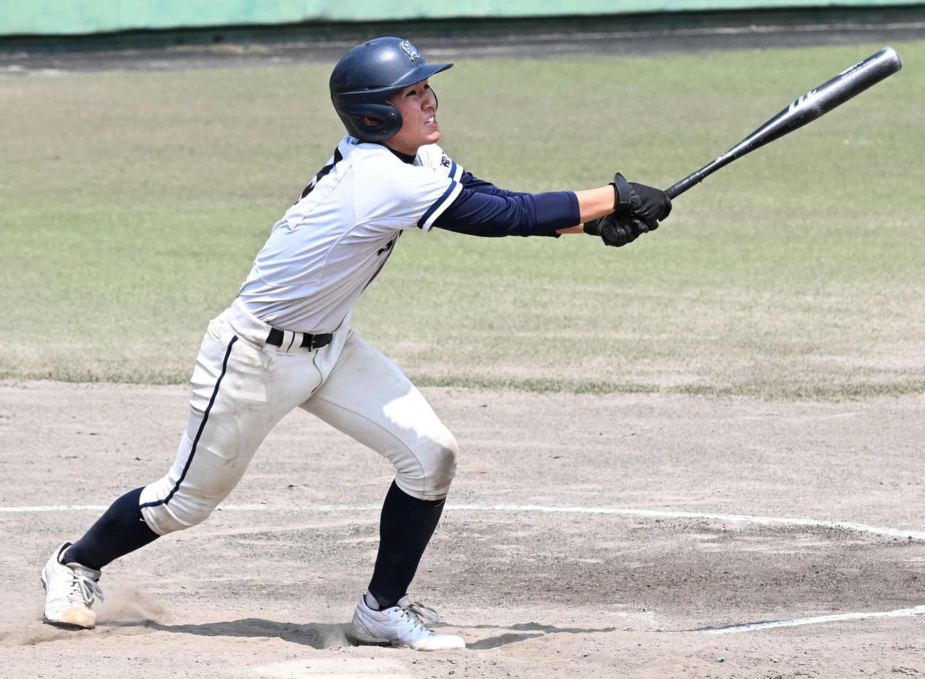 浮羽工対福岡西陵　5回裏福岡西陵2死一塁、辛嶋は適時打を放つ（撮影・林敢治）