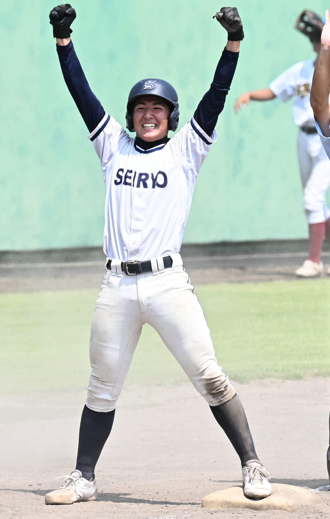 浮羽工対福岡西陵　5回裏福岡西陵2死一塁、辛嶋は適時打を放つ（撮影・林敢治）