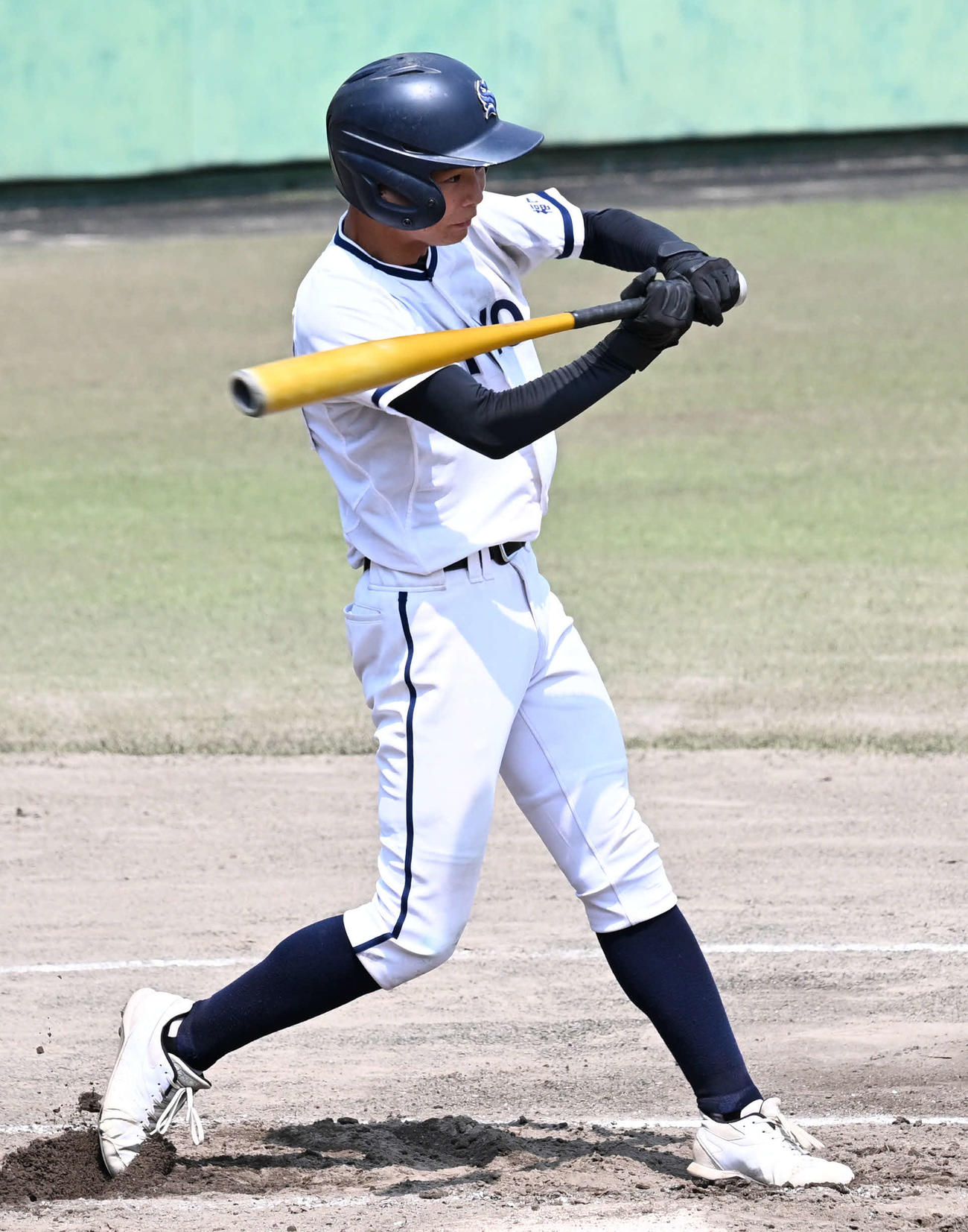 浮羽工対福岡西陵　6回裏福岡西陵1死一、二塁、後藤は同点適時打を放つ（撮影・林敢治）