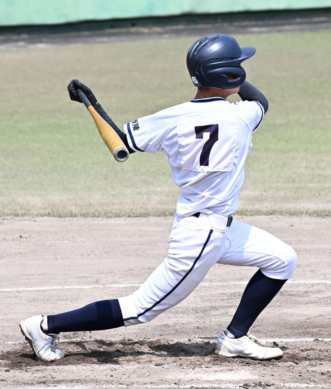 浮羽工対福岡西陵　6回裏福岡西陵1死一、二塁、後藤は同点適時打を放つ（撮影・林敢治）