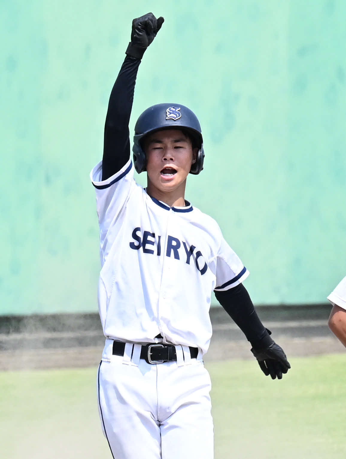 浮羽工対福岡西陵　6回裏福岡西陵1死一、二塁、後藤は同点適時打を放つ（撮影・林敢治）