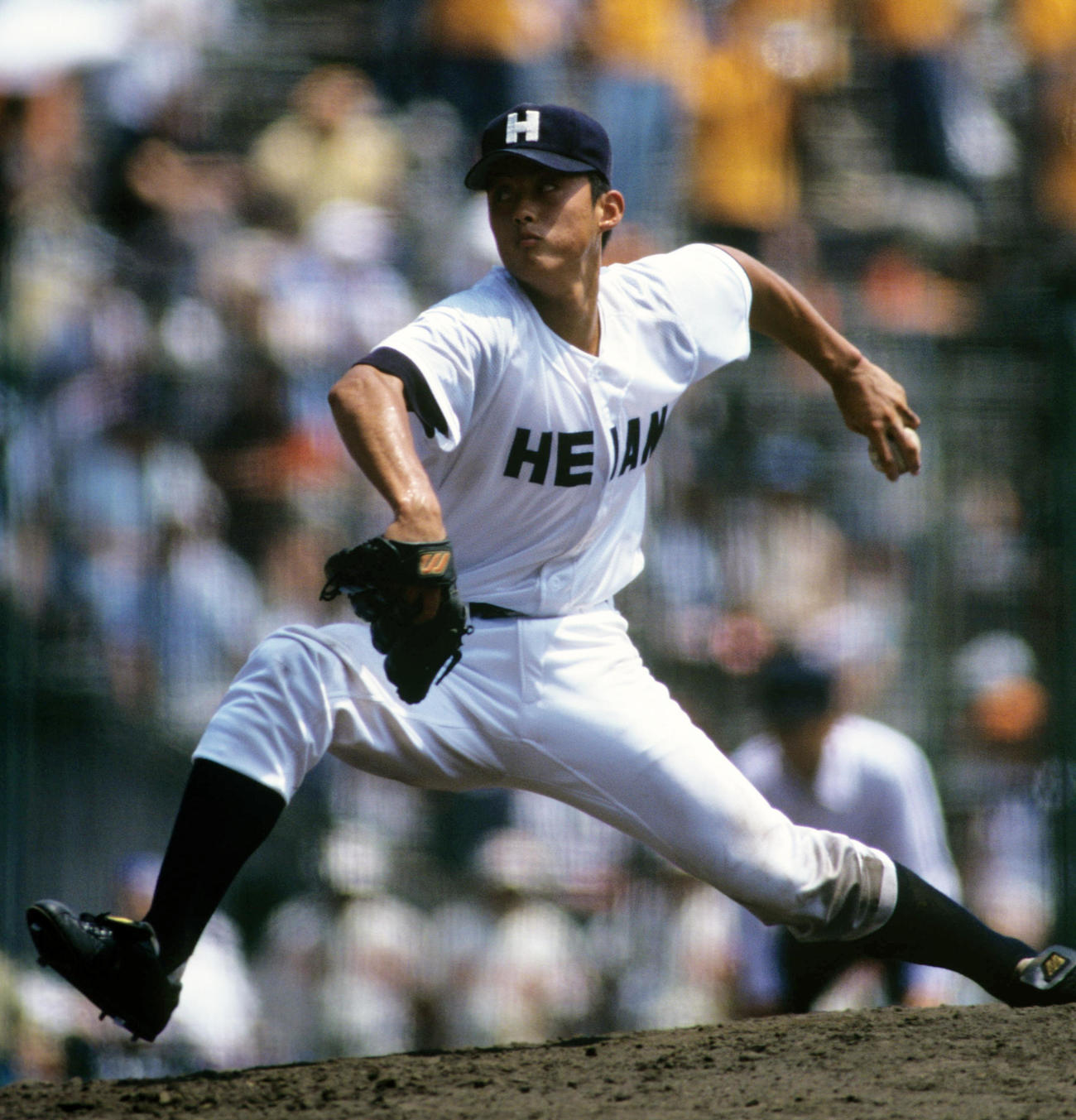 全国高校野球選手権大会　準決勝　平安対前橋工　3安打完封勝利を挙げた平安・川口知哉＝1997年8月20日