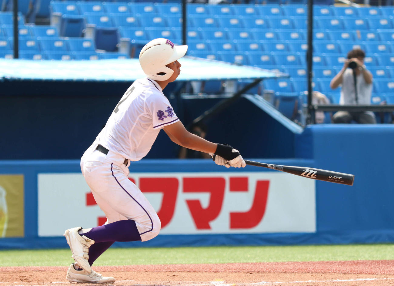 五商対八王子北　1回裏八王子北2死満塁、走者一掃の3点適時三塁打を放った宮山（撮影・泉光太郎）