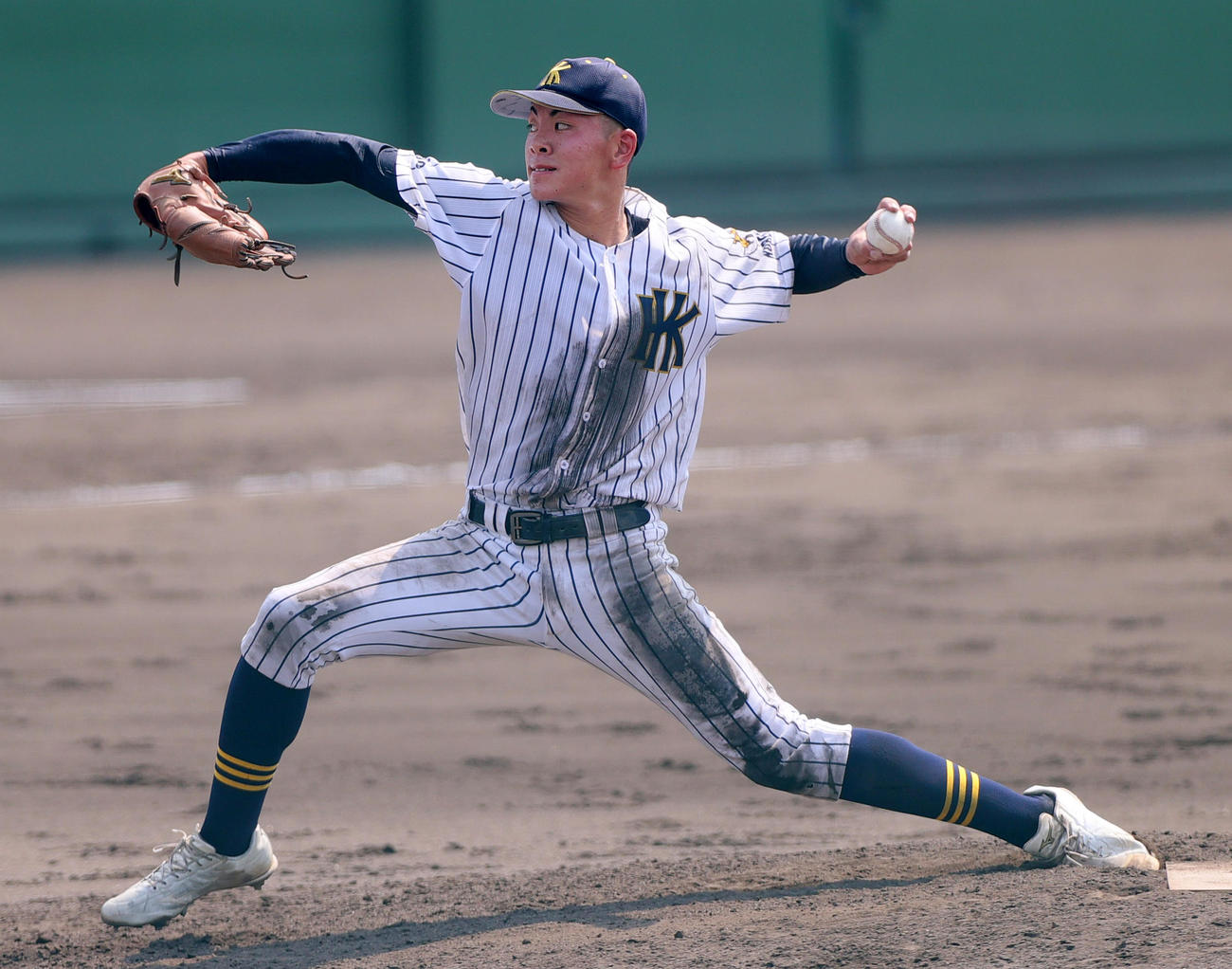 神戸北・伊川谷北・神戸学園都市対姫路南3回裏、力投する羽村（撮影・上山淳一）