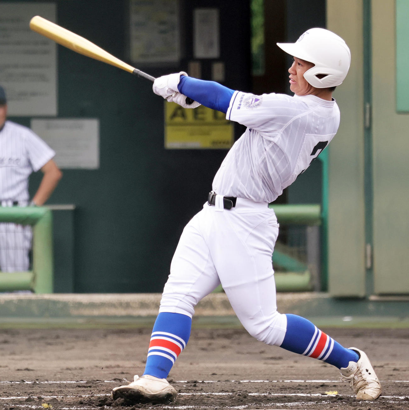 羽村対世田谷学園　1回裏世田谷学園1死三塁、ニゴロで1点を追加する坂本（撮影・野上伸悟）