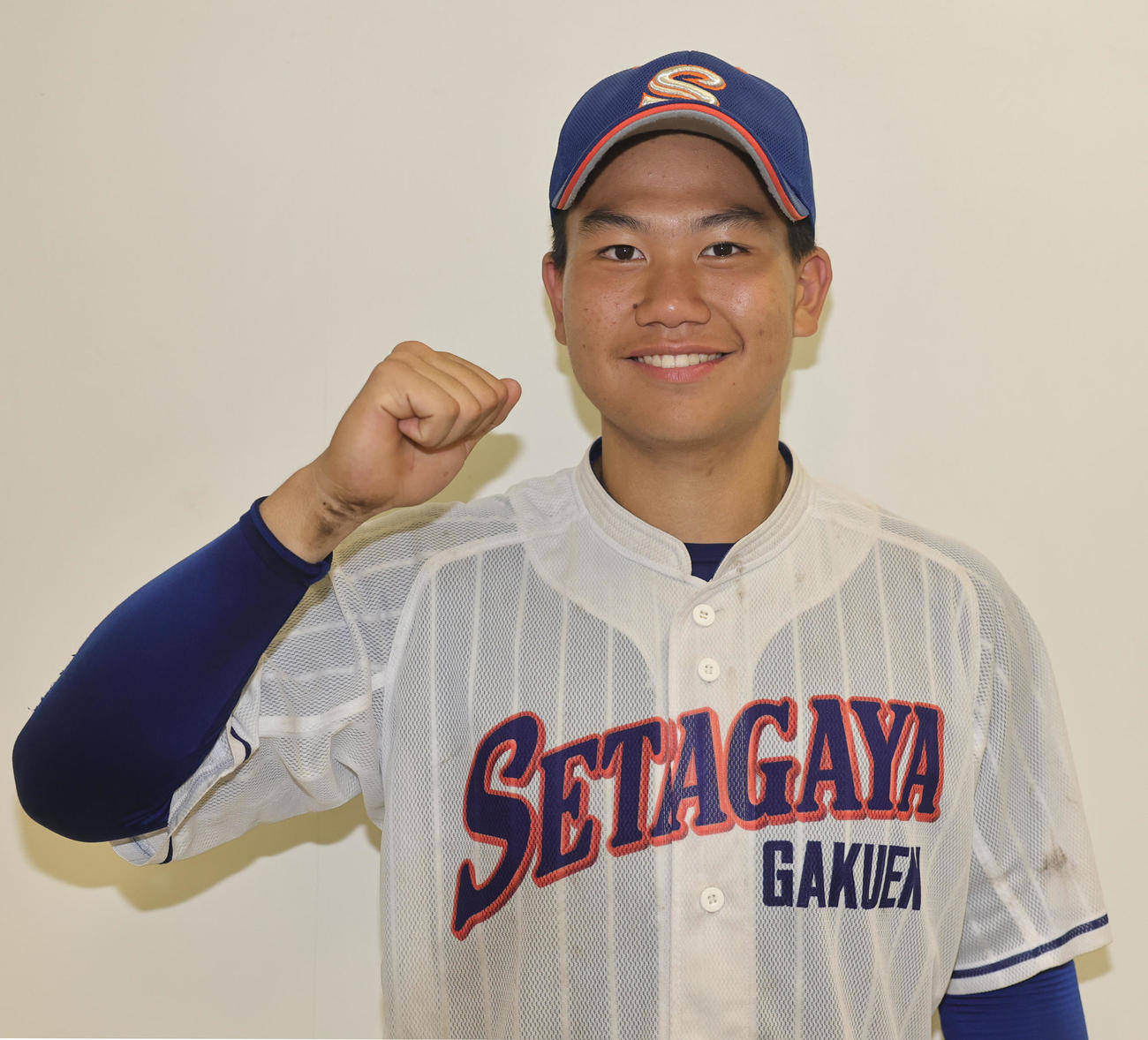 羽村対世田谷学園　初戦に大勝し笑顔の世田谷学園・坂本（撮影・野上伸悟）