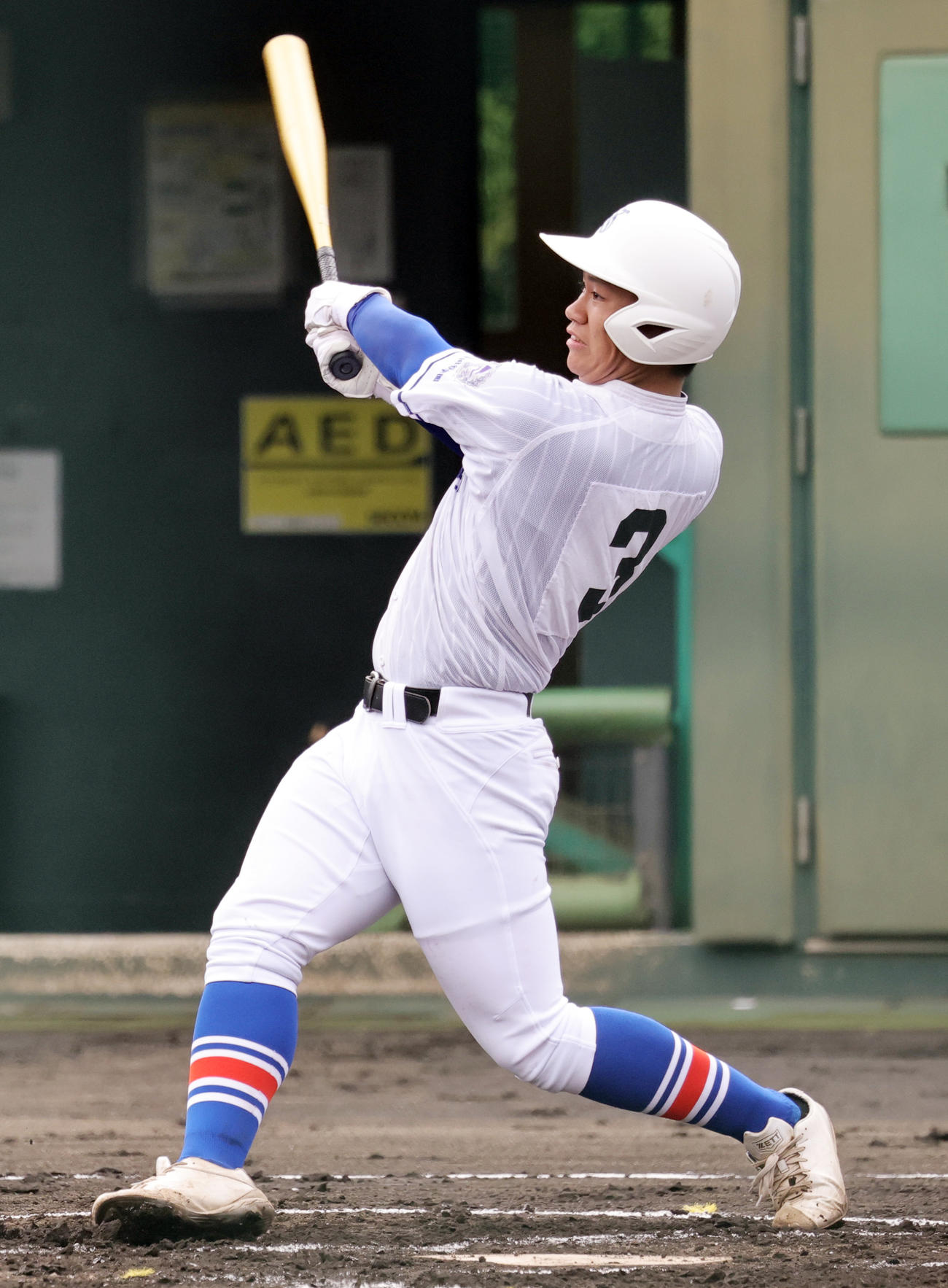 羽村対世田谷学園　1回裏世田谷学園1死三塁、ニゴロで1点を追加する坂本（撮影・野上伸悟）