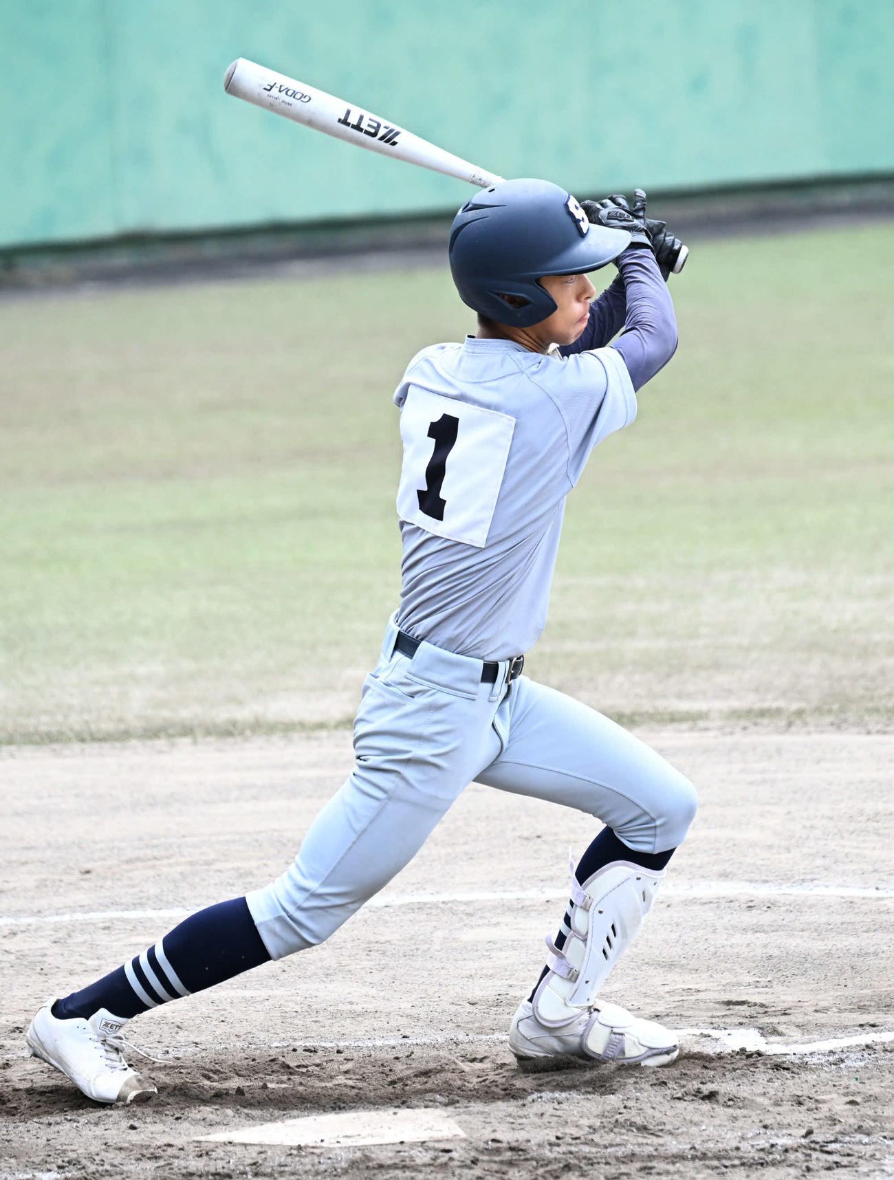 中村学園三陽対浮羽究真館　8回表1死一、三塁、原野は中前に適時打を放つ（撮影・林敢治）