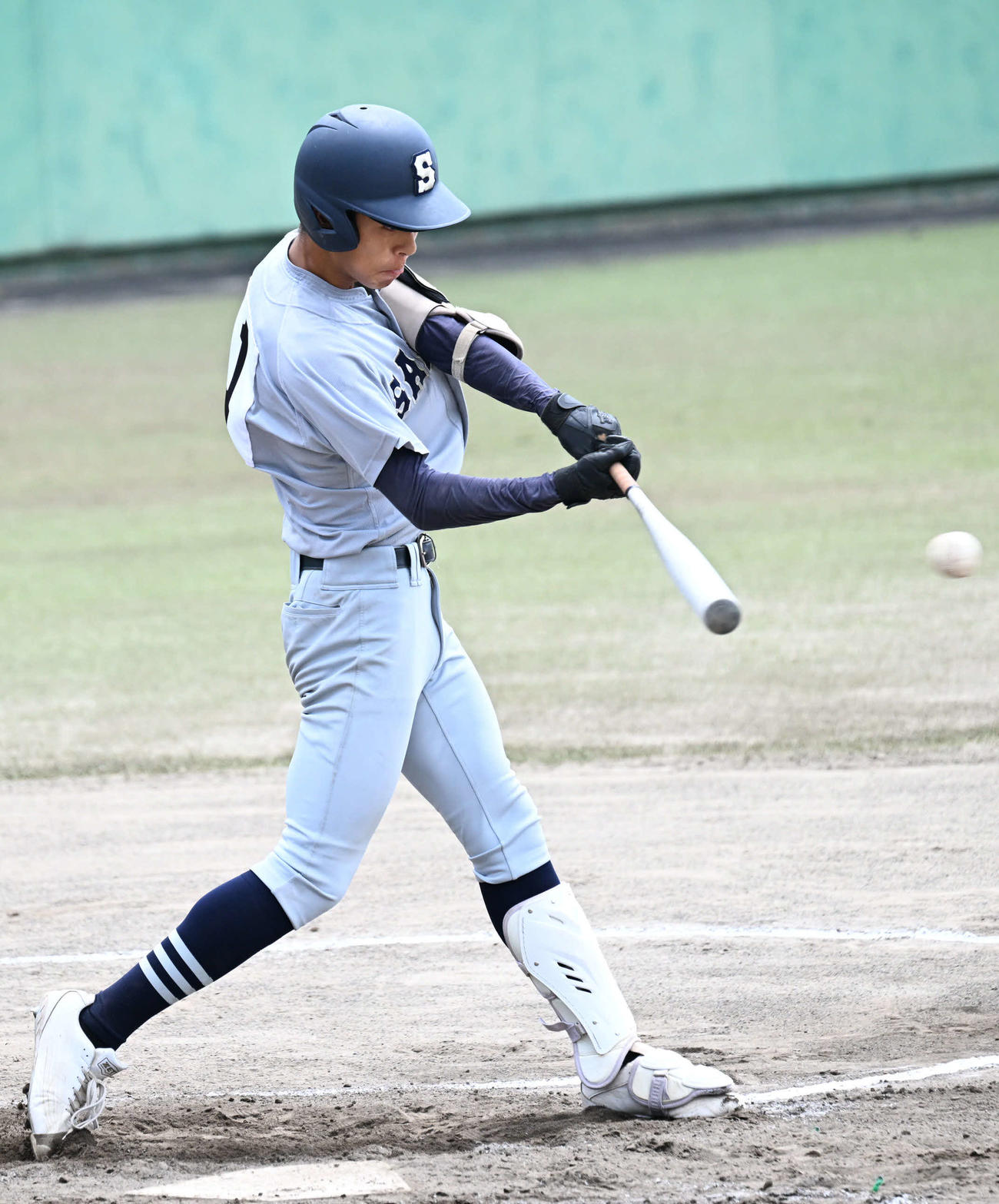 中村学園三陽対浮羽究真館　8回表1死一、三塁、原野は中前に適時打を放つ（撮影・林敢治）