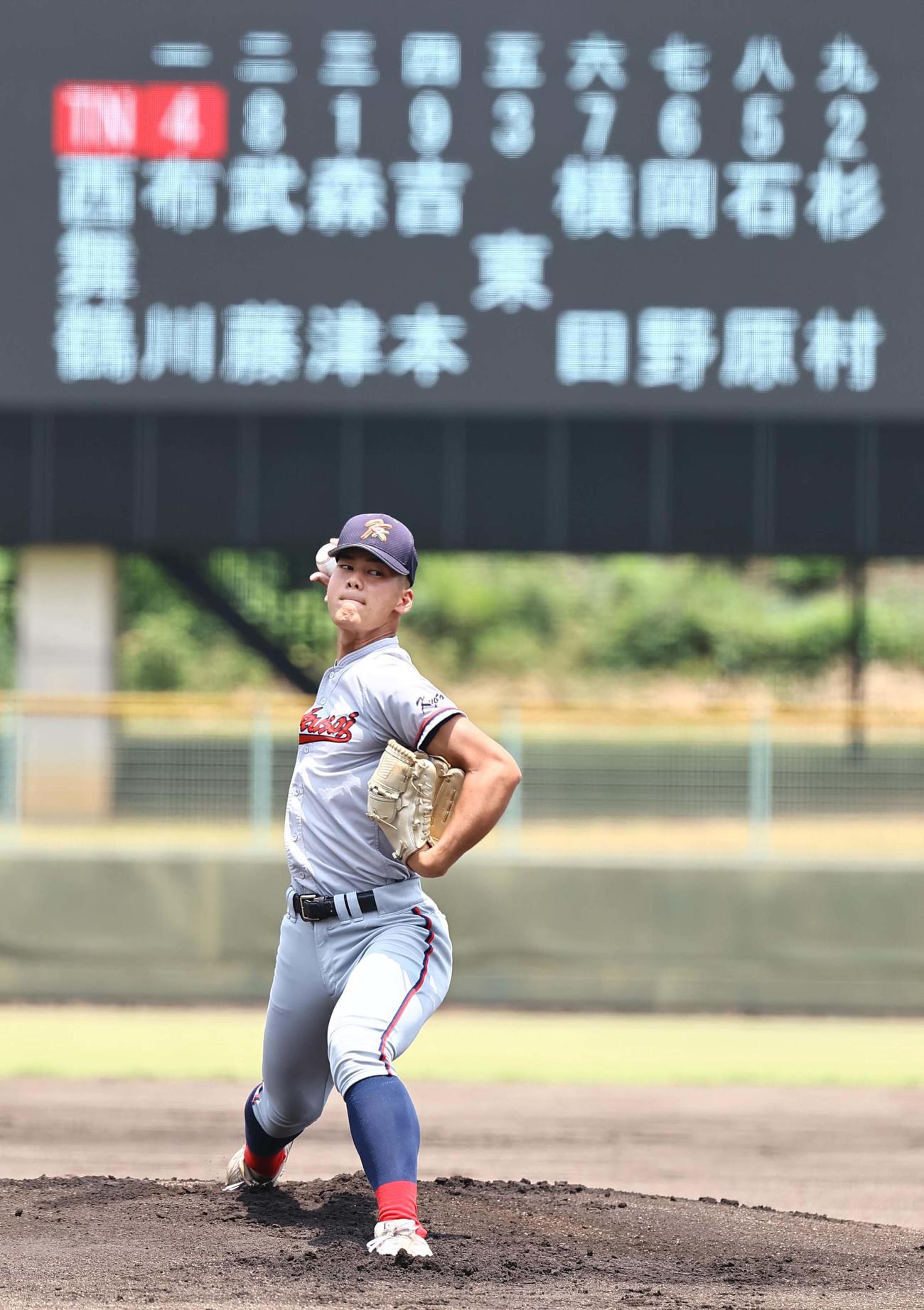 西舞鶴対京都国際　完投勝利した京都国際先発の酒谷（撮影・上田博志）