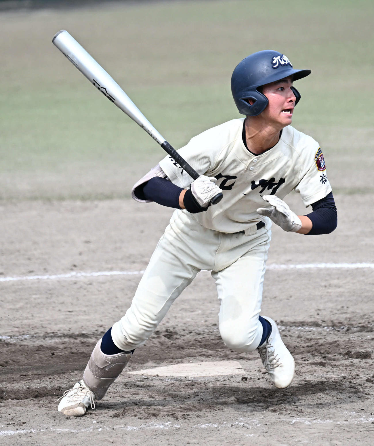 沖学園対九産大九州　4回裏九産大九州2死一、二塁、平川は適時三塁打を放つ（撮影・林敢治）