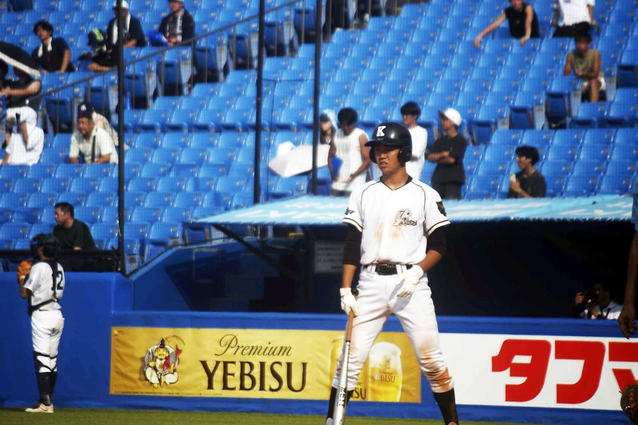 決勝適時打を放った開成の小宮山（撮影・平山連）
