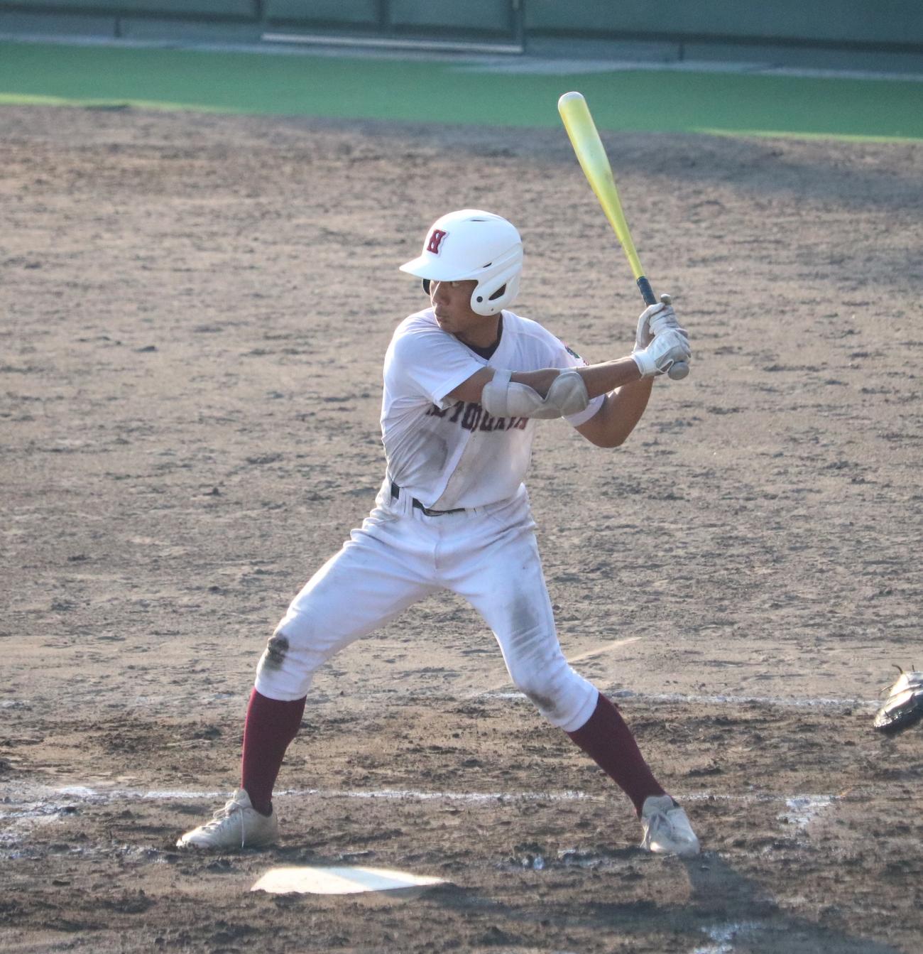 能登川対彦根翔西館　能登川の太田が打席に立つ（撮影・林亮佑）