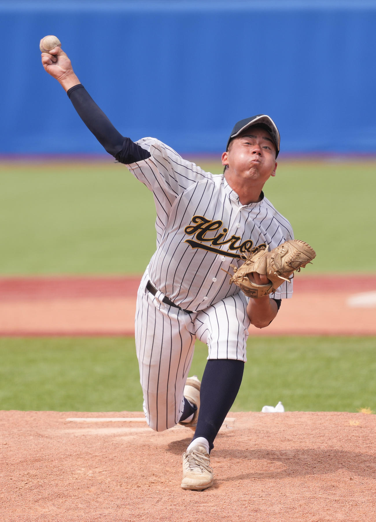 大山対広尾　8回表途中から3番手で登板した広尾・古荘（撮影・鈴木みどり）