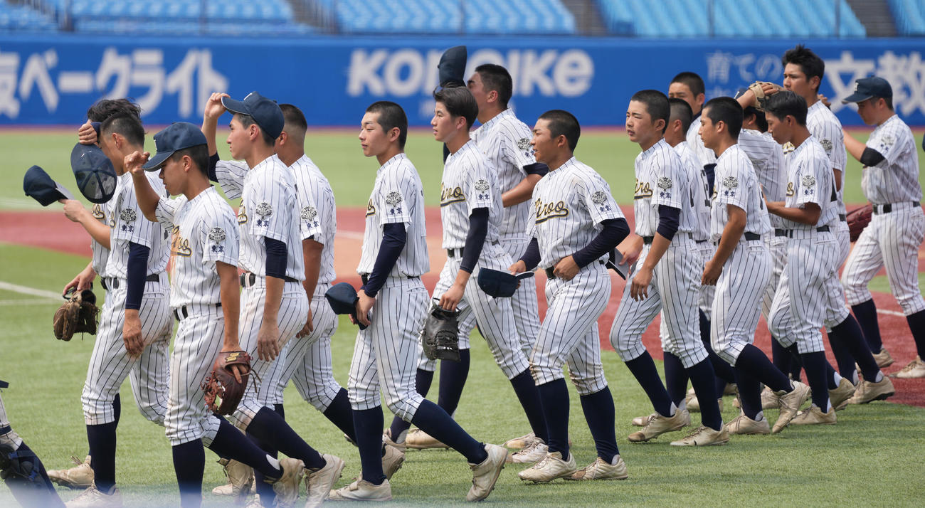 大山対広尾　大山に勝利した広尾ナイン（撮影・鈴木みどり）