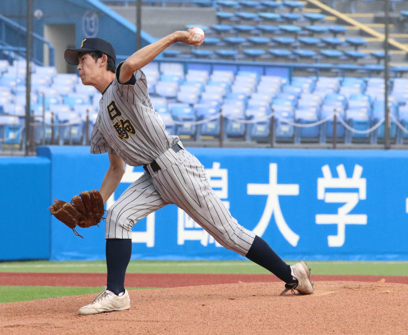 芝浦工大付対日本工大駒場　先発し力投する日本工大駒場・関田（撮影・山本佳央）