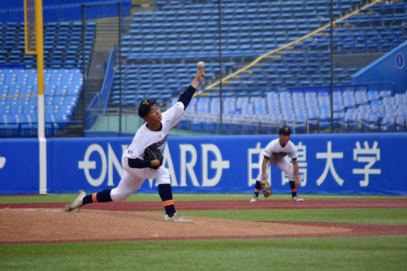 リリーフで2回無失点に抑えた安田学園エース稲葉（撮影・平山連）