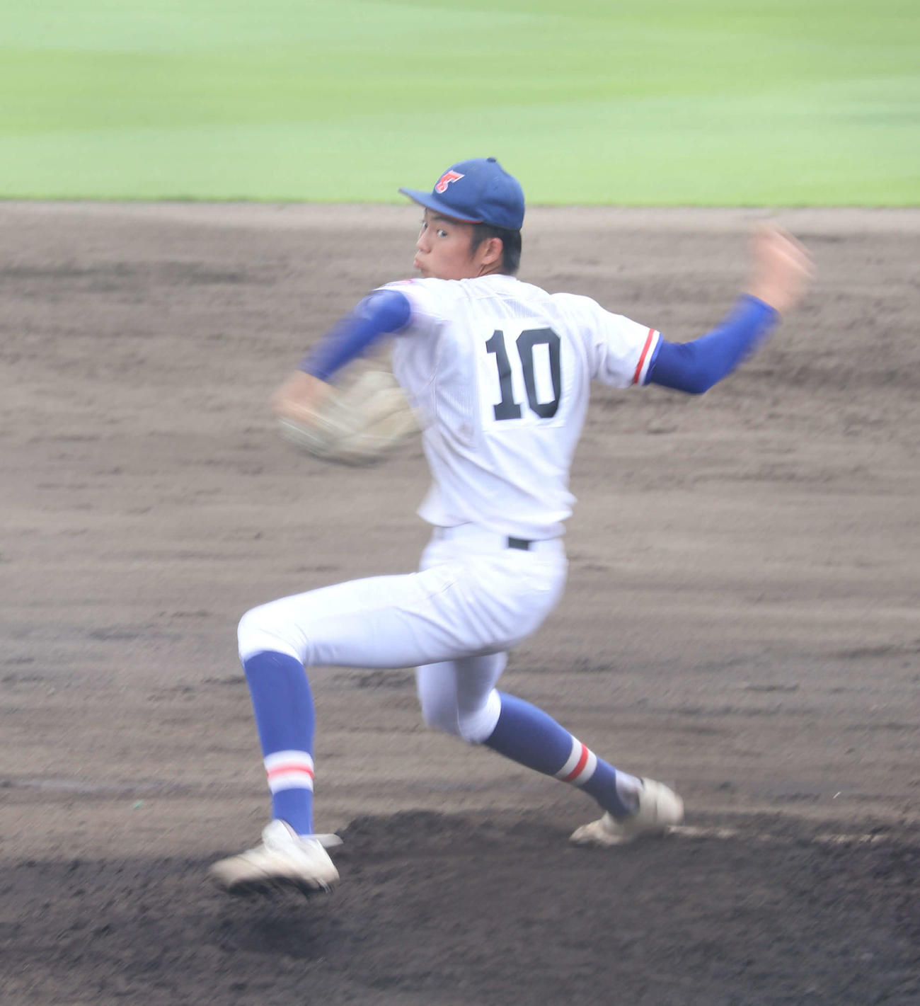 高校野球京都大会　2回戦　城陽対福知山成美　先発で好投する福知山成美・田上（撮影・佐藤奨真）