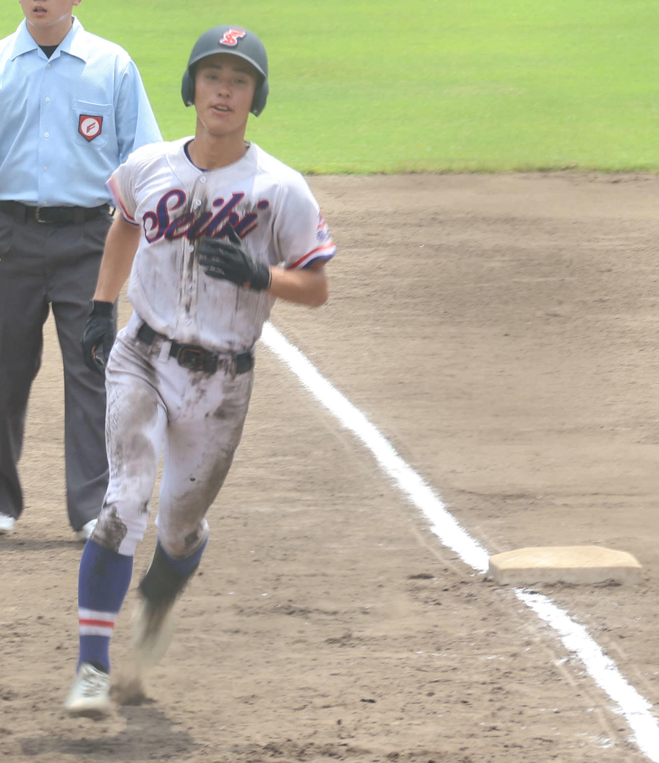 城陽対福知山成美　6回本塁打を放つ福知山成美・中井（撮影・佐藤奨真）