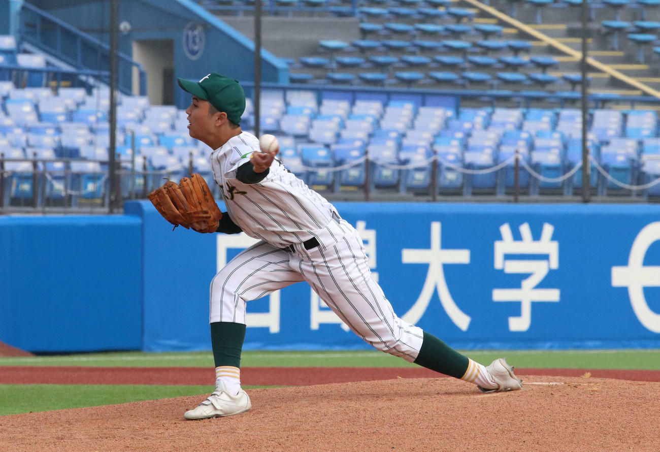 芝浦工大付対日本工大駒場　先発し力投する芝浦工大付・村上（撮影・山本佳央）