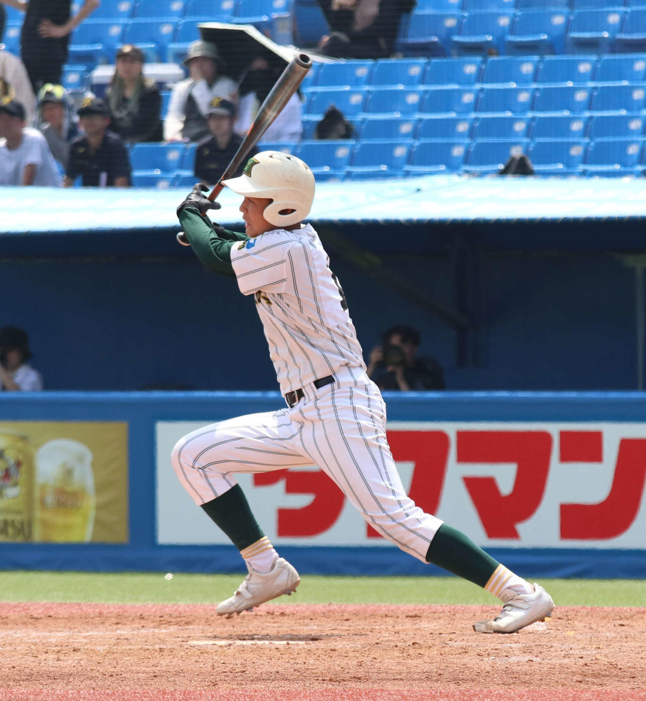 芝浦工大付対日本工大駒場　7回表2死、安打を放つ芝浦工大付・村上（撮影・北村健龍）