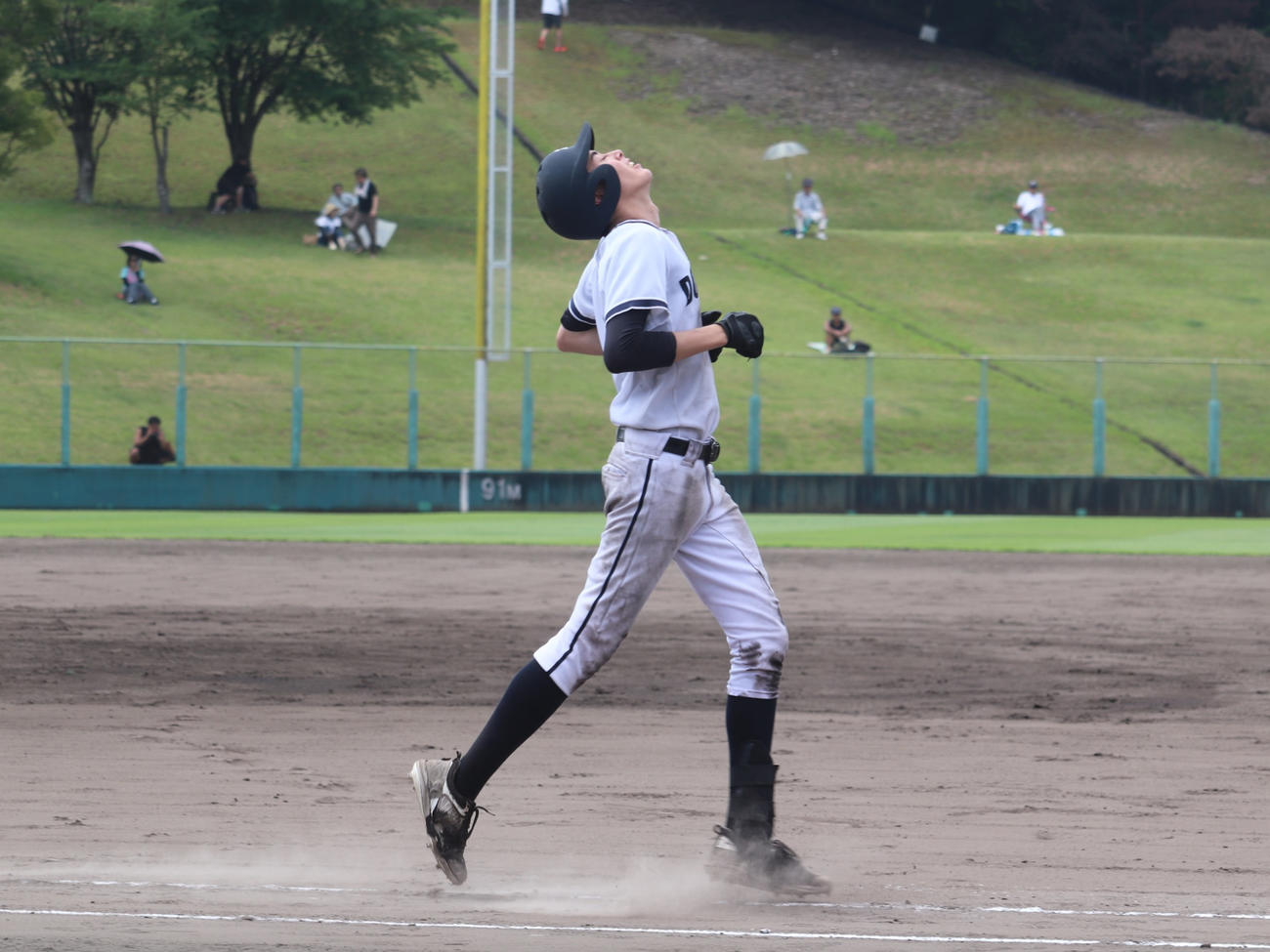 京都大会2回戦　京都共栄学園対同志社国際　6回2死一塁　ラストバッターの同志社国際フォーク黒田は一邪飛に倒れてゲームセット（撮影・中島麗）