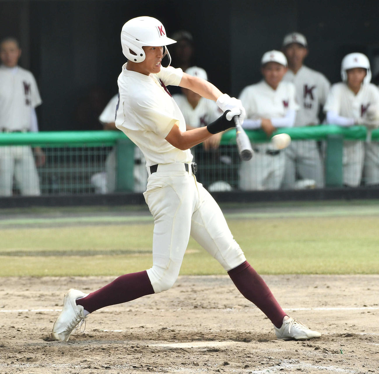 春日対柏陵　8回表春日1死二塁、三嶋は左前適時打を放つ（撮影・岩下翔太）